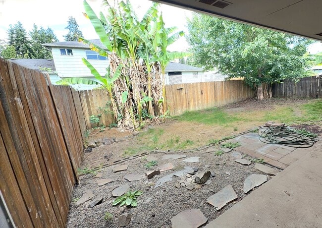 Building Photo - 160 Tanglewood Dr