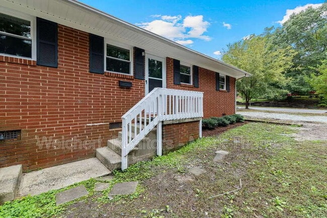Building Photo - 1522 N Roxboro St