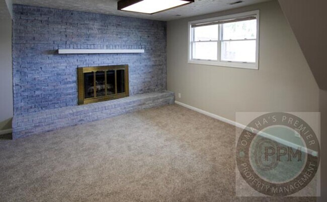 Building Photo - Millard 3 bed 3 bath with Park Access!