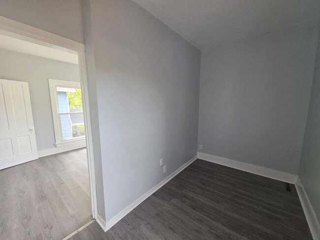 Building Photo - Kent 1 Bedroom 1 Bath (Upstairs Apartment)