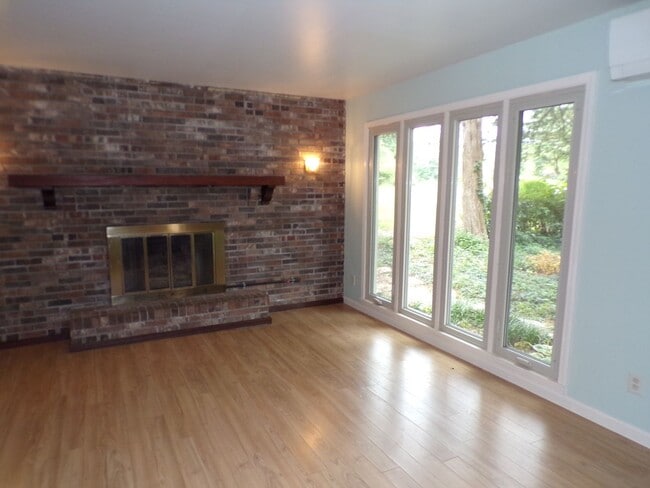 Building Photo - Unique 2 Bed 2.5 Bath Country Home!