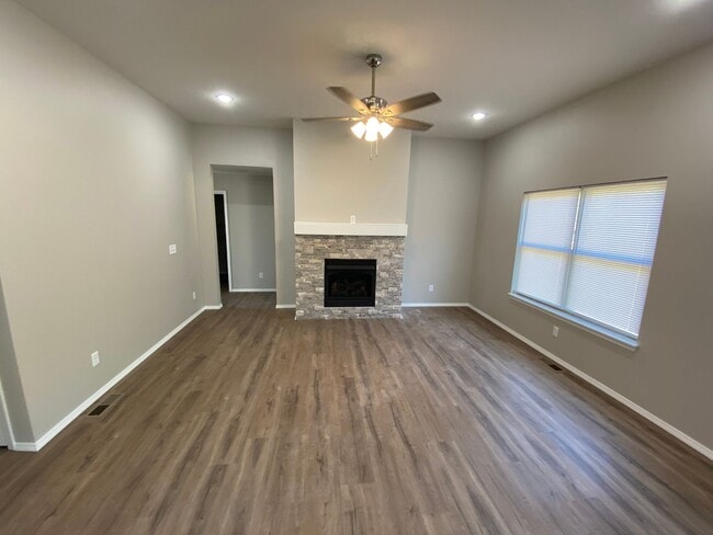 Building Photo - Brand New Home!!
