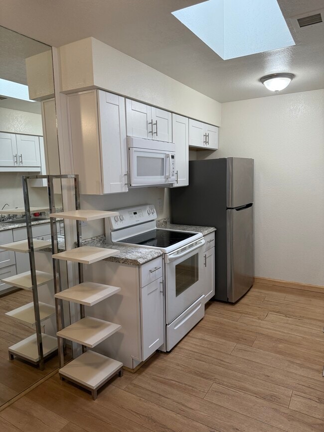 Building Photo - 3095 Shoshone Plz