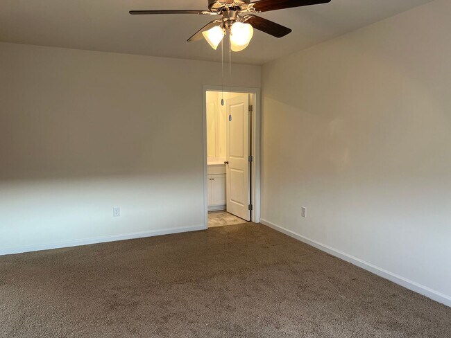 Building Photo - Beautiful Condo located in North Johnson City