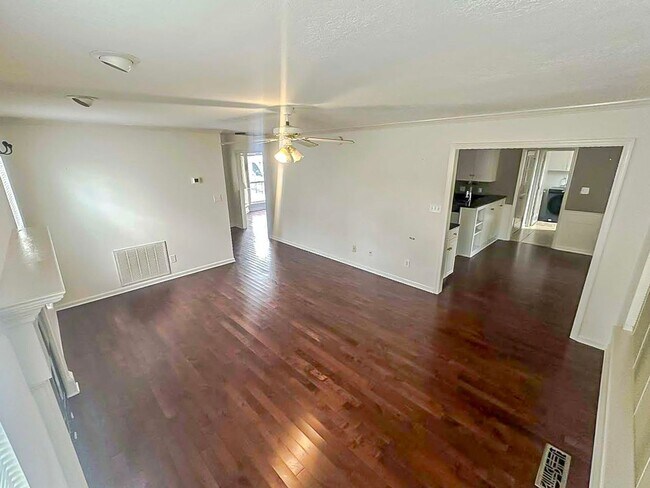 Building Photo - 3007 St James Pl