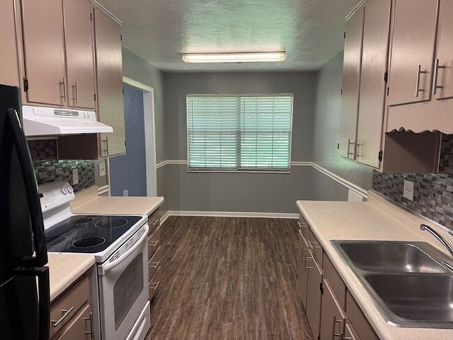 Building Photo - NE HOME IN EASTGATE