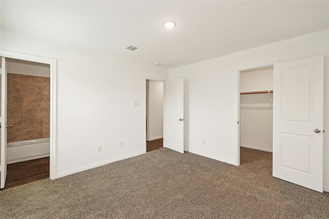 Building Photo - 16722 N Marie Vlg Dr