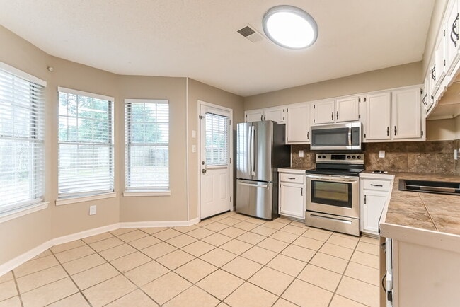 Building Photo - 5819 Waverly Dr