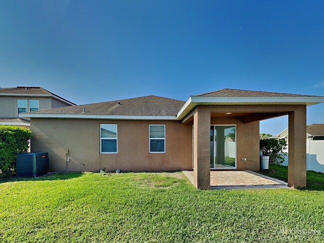 Building Photo - 2557 Isabela Terrace