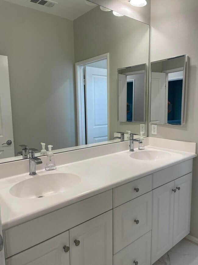 Building Photo - 82798 Longfellow Ct