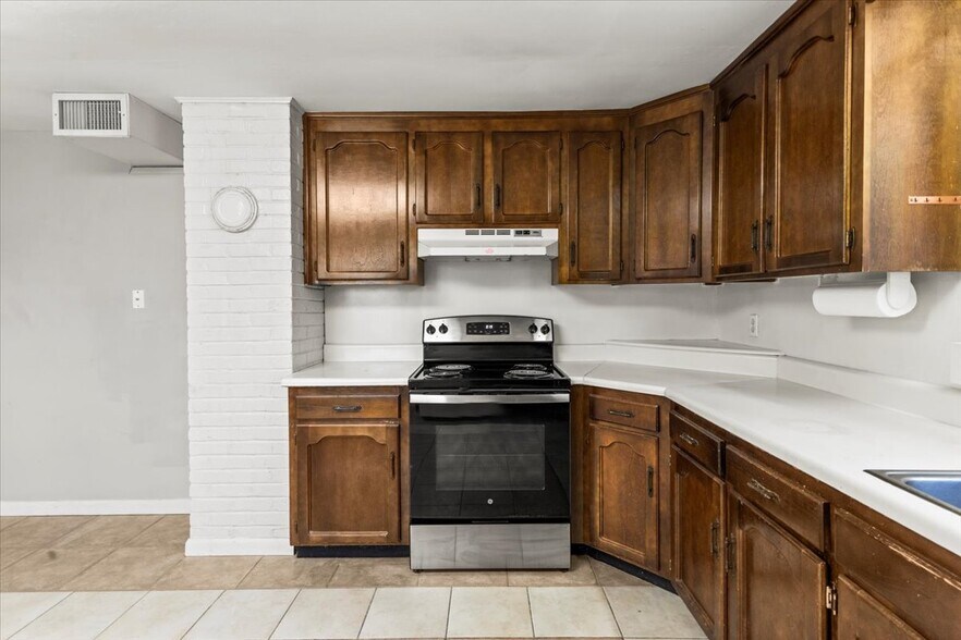 Building Photo - 5013 Eastview Terrace