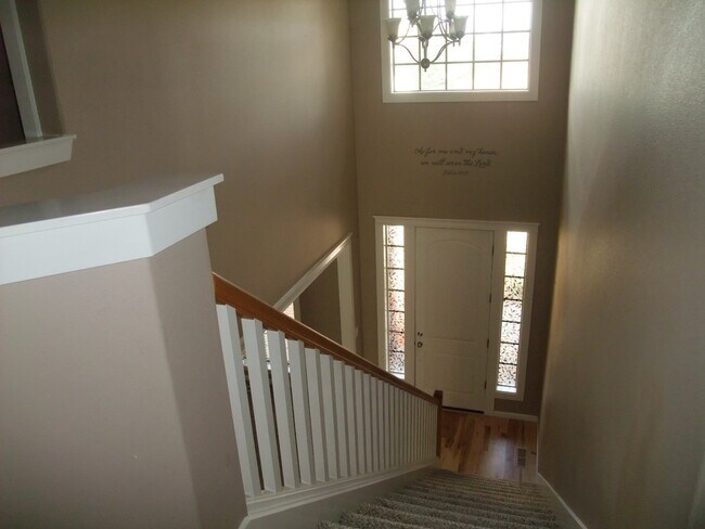 Building Photo - Spacious 5 bedroom 3 bath home near a park in SE Albany