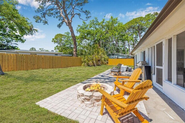 Building Photo - 4925 Camellia Way S