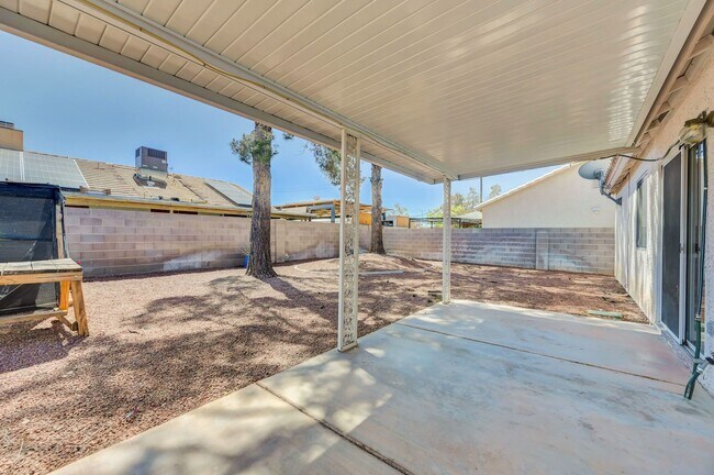 Building Photo - N Las Vegas Single Family Home - New Paint and LVP Flooring