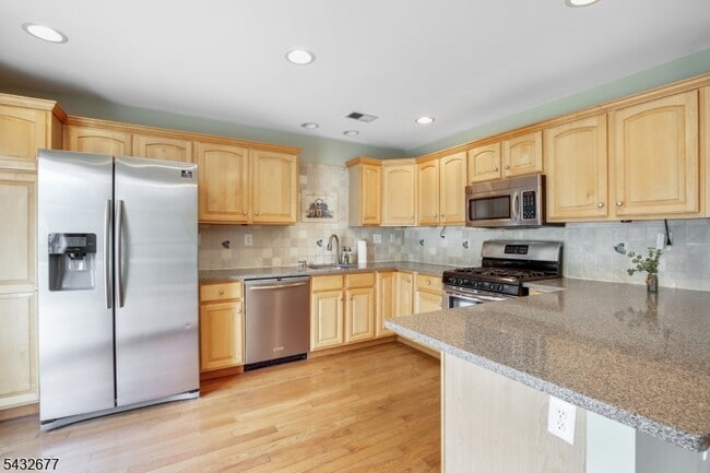 Building Photo - 8 Hopkinson Ct