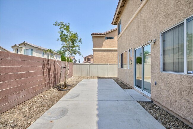 Building Photo - 7859 Windhamridge Dr