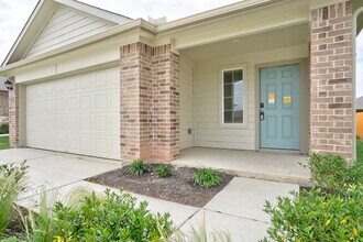 Building Photo - "Charming 3-Bedroom Oasis on Roanwood Drive with 2 Full Baths – Your Spacious Retreat Awaits in S...
