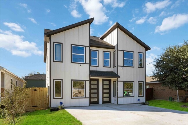 Building Photo - 5523 Haight St