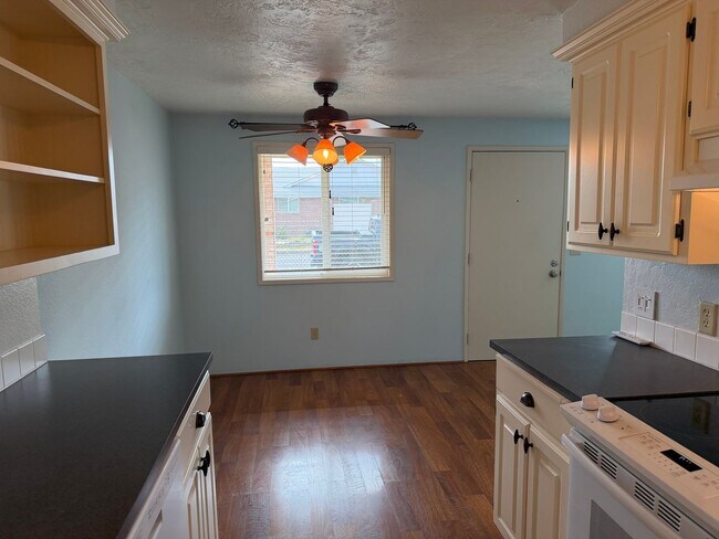 Building Photo - Updated two-bedroom one bathroom duplex in Thurston!