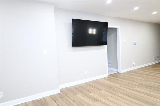 Building Photo - 1876 Sandtown Rd SW