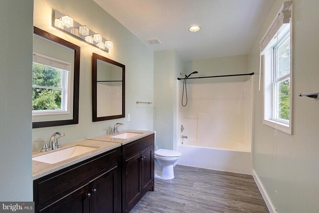 Building Photo - 5645 Battee Dr