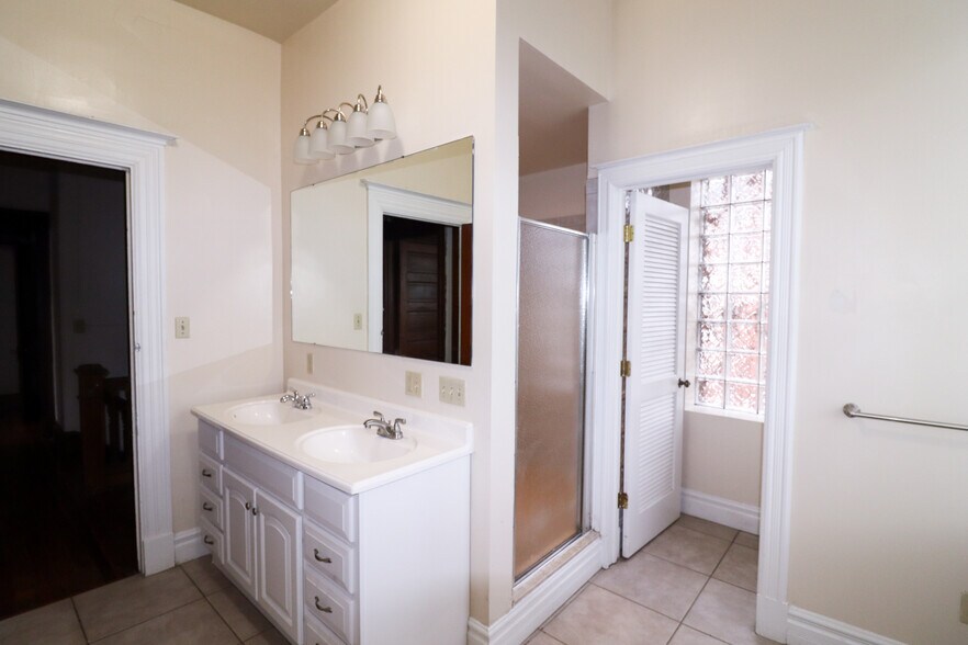 Building Photo - 2705 Eden Ave