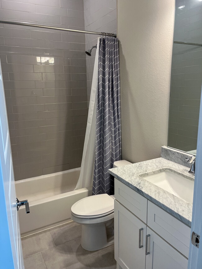 Building Photo - 2643 Fountain Key Blvd