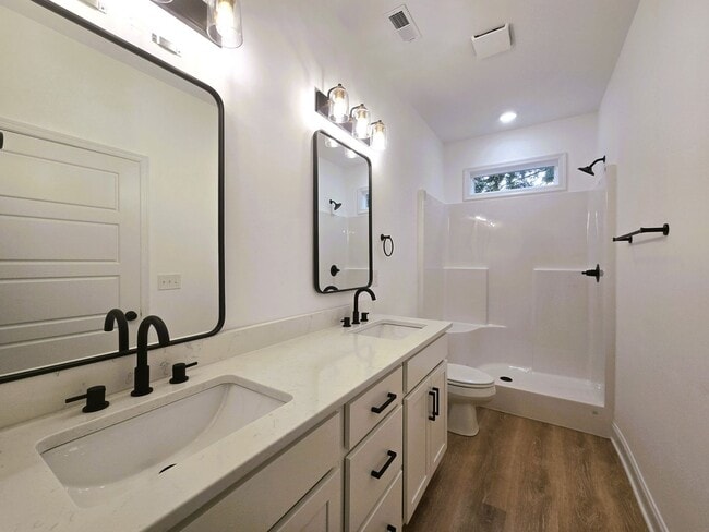 Building Photo - Beautiful new built three-bedroom, two-bat...