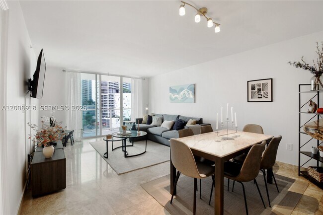 Building Photo - 1155 Brickell Bay Dr