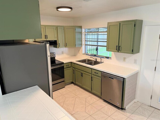 Building Photo - 2510 Sandalwood Dr