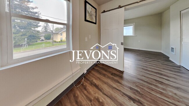 Building Photo - 723 S Sprague Ave