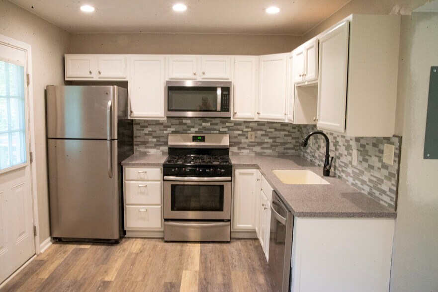 Kitchen - 302 Atlanta Ave SE