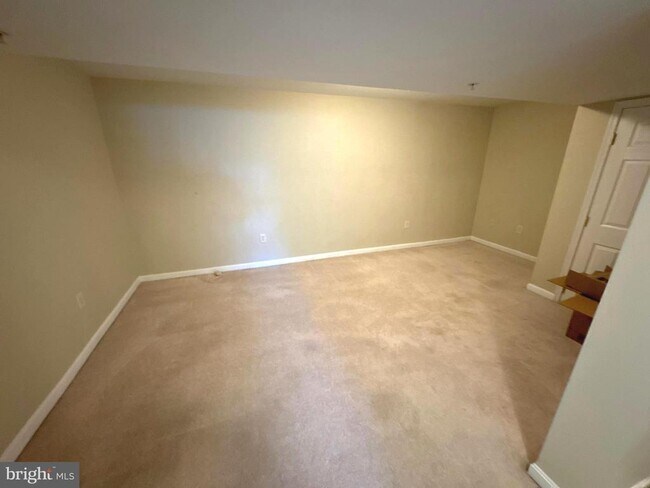 Building Photo - 674 Tram Way