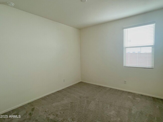 Building Photo - 21133 E Raven Dr