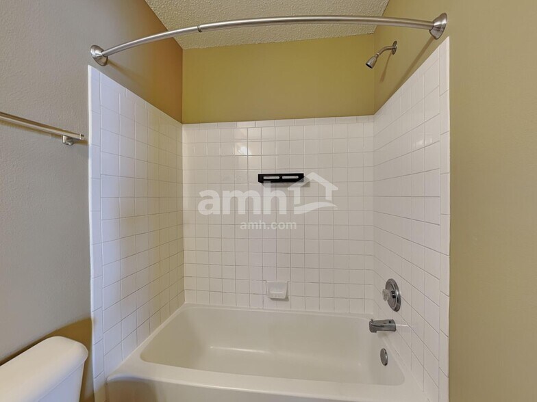 Building Photo - 990 Brookhaven Dr