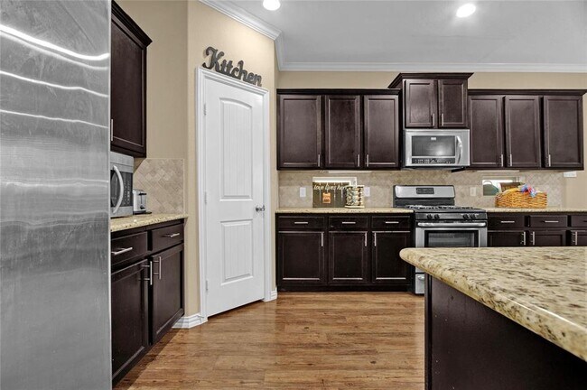 Building Photo - 6523 Point Hollow Ln