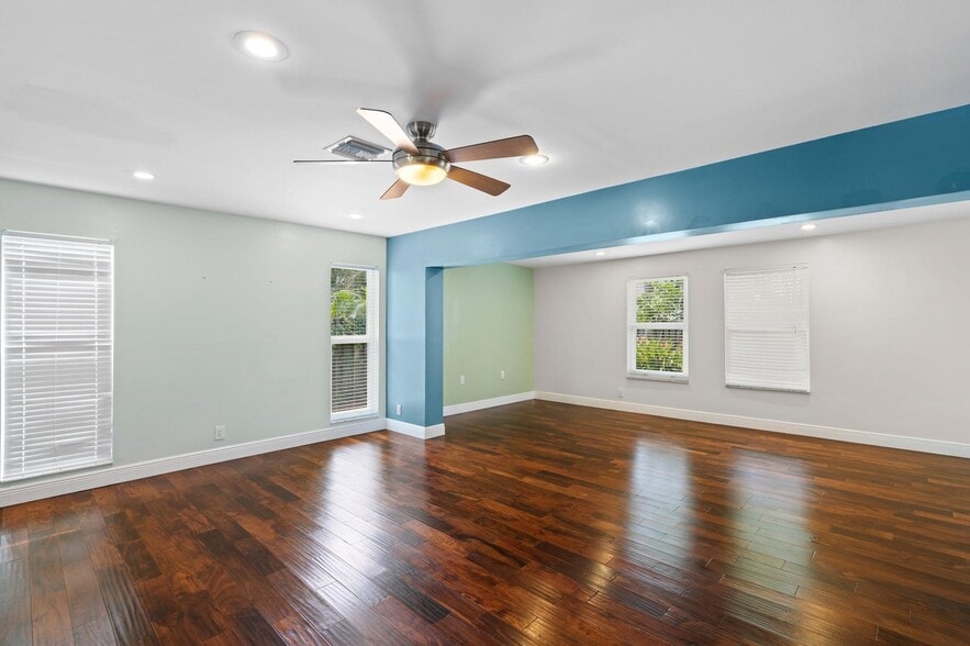 Building Photo - 2996 Cardinal Dr