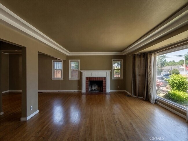 Building Photo - 3907 Edgehill Dr