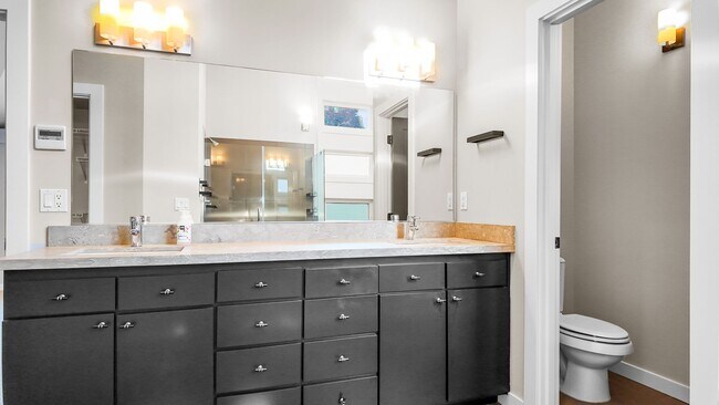 Building Photo - 3bd/2.5ba Seattle Townhome