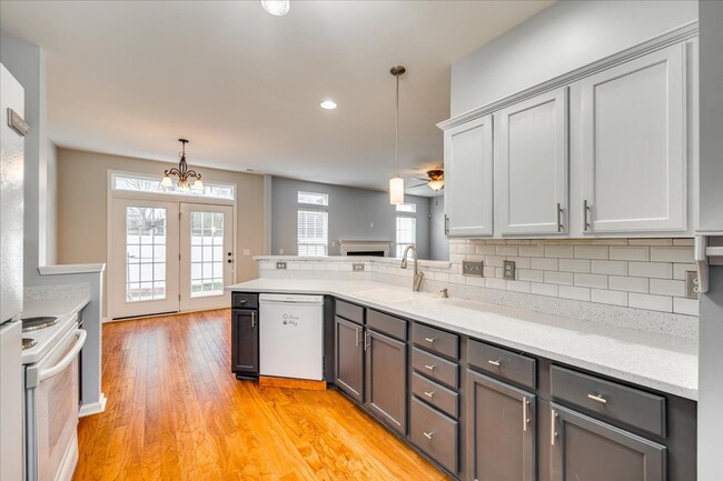Building Photo - Fabulous 3 bedroom 2.5 bath townhome in Au...