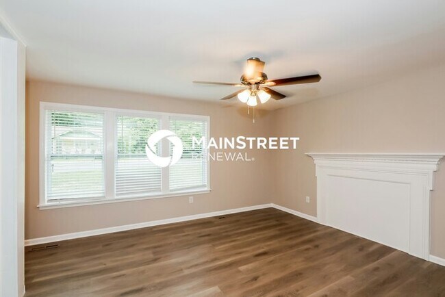 Building Photo - 3 Bedroom Pet-Friendly Home in MONROE, NC with Main Street Renewal