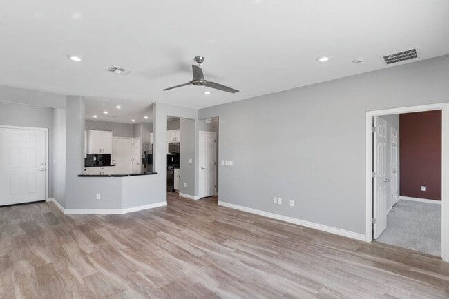 Building Photo - Beautifully upgraded 2Bed 2Bath in Solera Anthem 55+