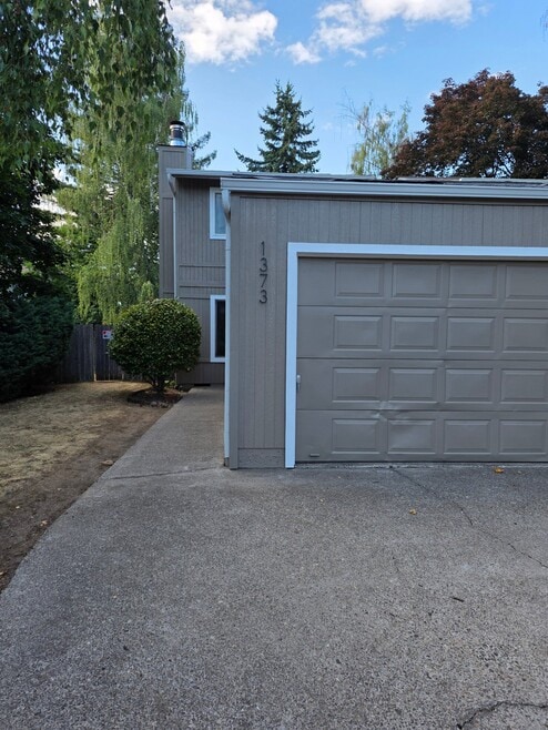 Building Photo - 1373 Fabry Rd SE