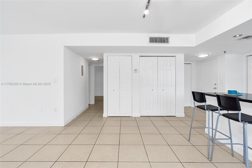 Building Photo - 2501 Brickell Ave