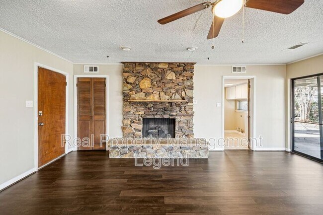 Building Photo - 2017 Durham St