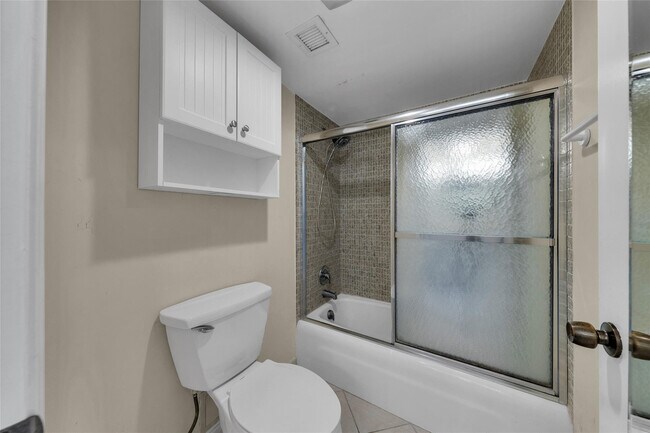 Building Photo - 7 Royal Palm Way