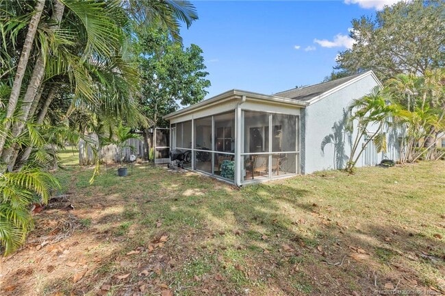 Building Photo - 111 Oakwood Dr