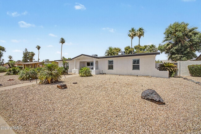 Building Photo - 5140 E Poinsettia Dr