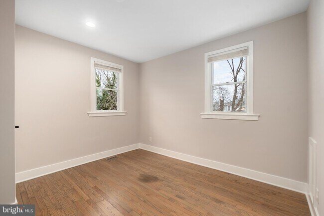 Building Photo - 50 53rd St SE