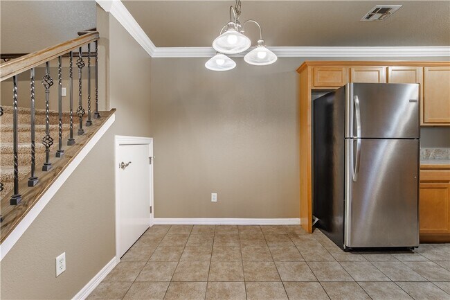 Building Photo - 56 S Woodsprings Dr